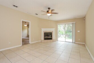 1041 Cherry Point Way in Jacksonville, FL - Foto de edificio - Building Photo