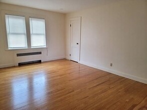 110 Clay St in Quincy, MA - Building Photo - Building Photo