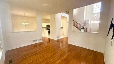 696 S Jade Ln in Round Lake, IL - Building Photo - Building Photo
