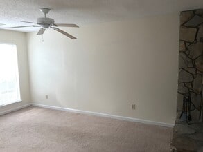 6329 Windsor Gate Ln in Charlotte, NC - Building Photo - Building Photo