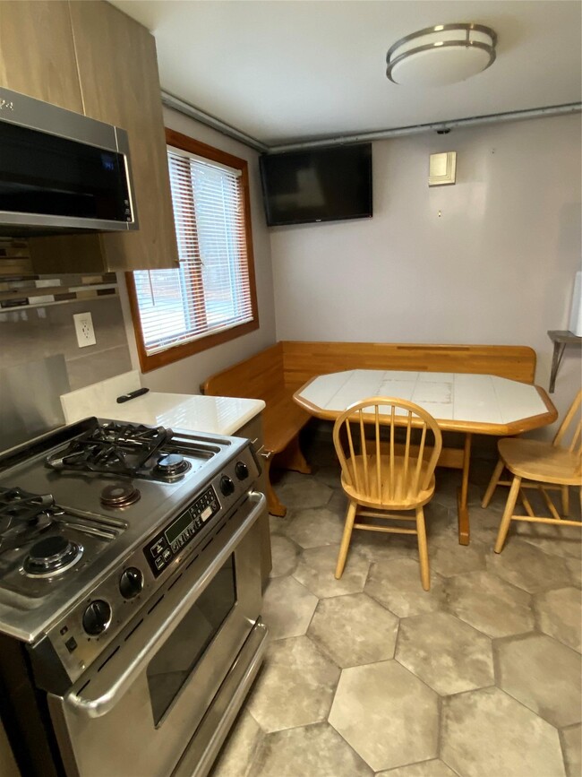 45 Oakland Ave in Woodbury, NY - Building Photo - Building Photo