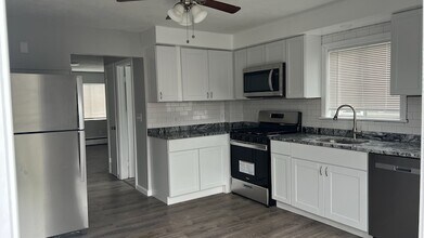 15 Barrows St, Unit Unit C in Providence, RI - Building Photo - Building Photo