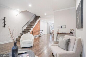 1813 Christian St in Philadelphia, PA - Building Photo - Building Photo