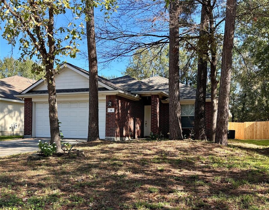 18 Bark Bend Pl in The Woodlands, TX - Building Photo