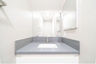 269 W San Marcos Blvd in San Marcos, CA - Building Photo - Building Photo