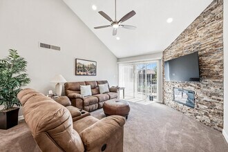 7340 N Vía Camello Del Norte in Scottsdale, AZ - Building Photo - Building Photo