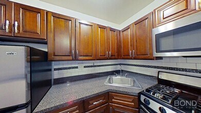 251 W 26th St in New York, NY - Building Photo - Building Photo