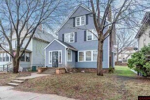 207 Van Brunt St, Unit 2 in Mankato, MN - Building Photo