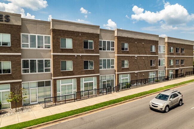 941 Main St in Nashville, TN - Foto de edificio - Building Photo