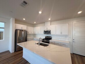 5449 Guenoc Valley Ln in Antioch, CA - Building Photo - Building Photo