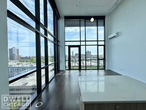 5039 N Broadway St, Unit 1 in Chicago, IL - Foto de edificio - Building Photo