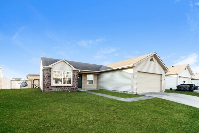 1418 Green Spring Way in Greenwood, IN - Foto de edificio - Building Photo