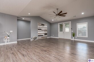 306 Turner Ct in Vine Grove, KY - Building Photo - Building Photo