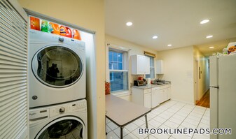 81 Gibbs St in Brookline, MA - Building Photo