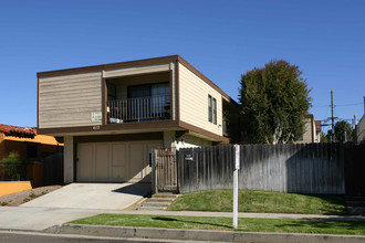 612 N Freeman St in Oceanside, CA - Foto de edificio - Building Photo