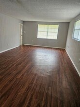 5302 Oakwood Ct in Tampa, FL - Building Photo - Building Photo