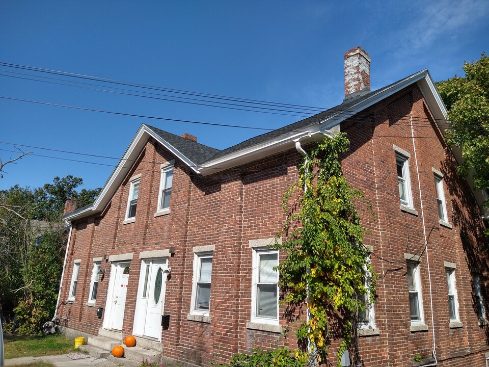 33 Vicksburg St in Providence, RI - Building Photo