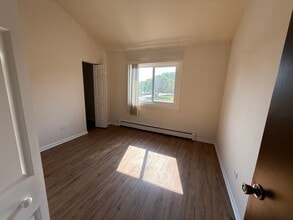 490 Pleasant Run Dr in Wheeling, IL - Foto de edificio - Building Photo