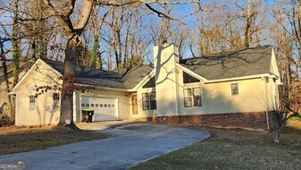 2104 Pleasant View Ct SW in Conyers, GA - Building Photo