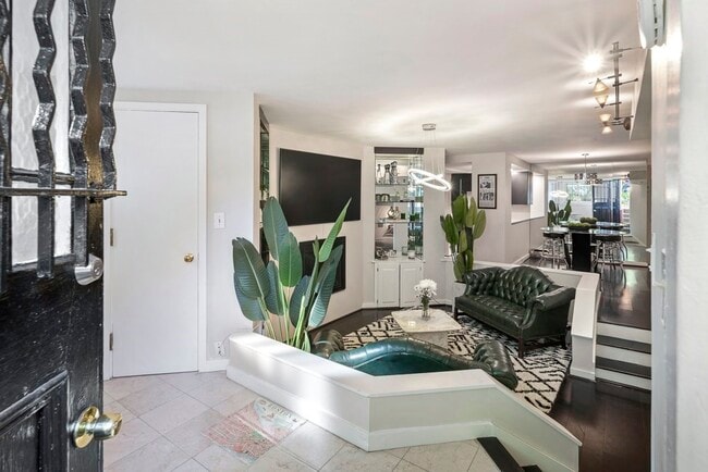 244 Beacon St, Unit 1C in Boston, MA - Building Photo - Building Photo