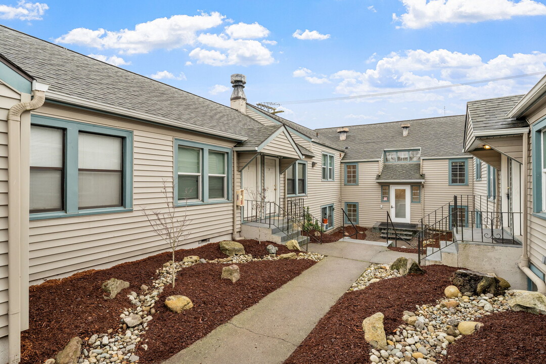 Town Manor Apartments in Bremerton, WA - Building Photo