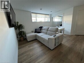 4263 Fourth Ave in Niagara Falls, ON - Foto de edificio - Building Photo