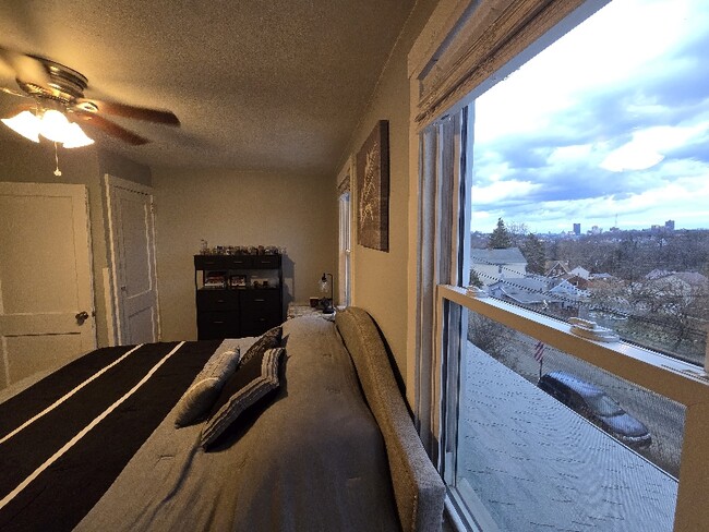 1042 Lessing St in Pittsburgh, PA - Foto de edificio - Building Photo