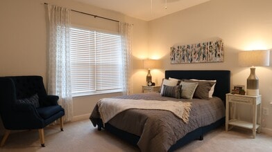 Buckhill Village in Burlington, NC - Foto de edificio - Building Photo