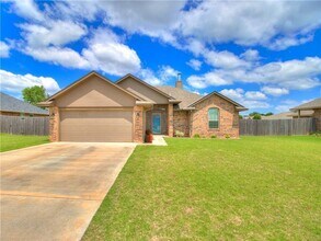957 Phil’s Way NW in Piedmont, OK - Building Photo - Building Photo