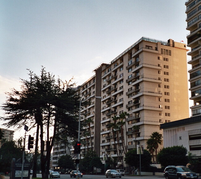 Wilshire Marquis in Los Angeles, CA - Building Photo - Building Photo