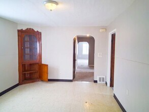 7402 Park Ln in Cleveland, OH - Building Photo - Building Photo