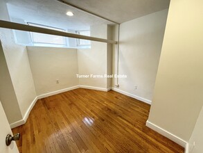 136 Hemenway St, Unit B in Boston, MA - Building Photo - Building Photo