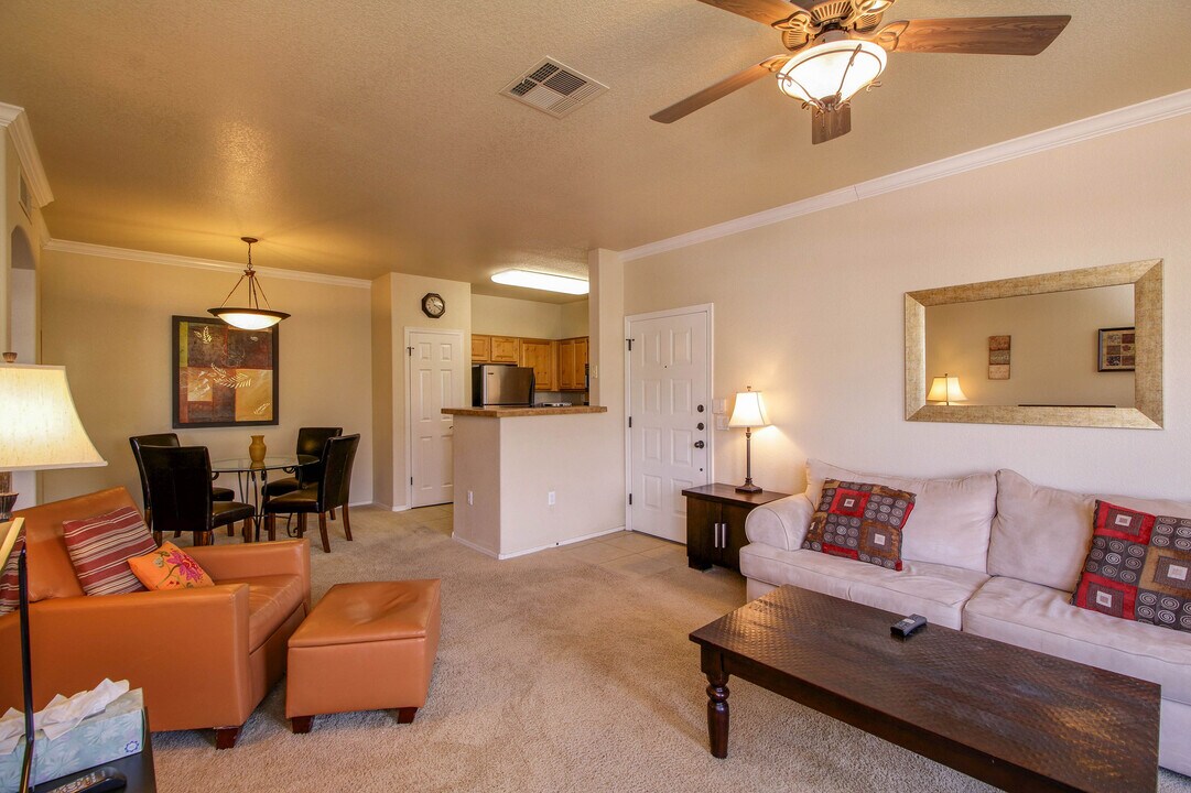 7050 E Sunrise Dr in Tucson, AZ - Building Photo