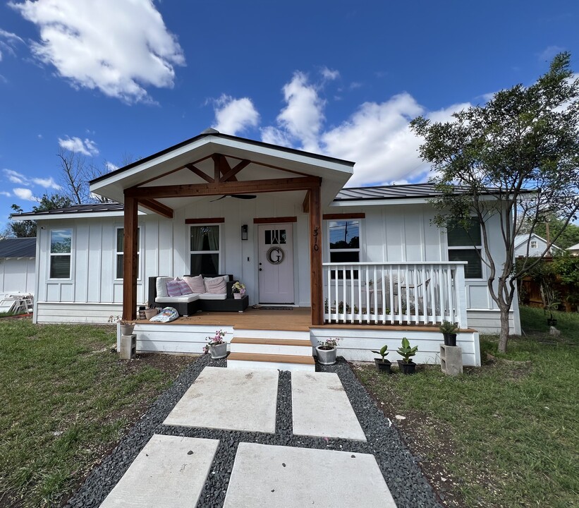 310 S Central Ave, Unit 2 Bedroom in New Braunfels, TX - Building Photo