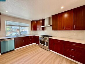148 Lancaster Way in Vallejo, CA - Building Photo - Building Photo