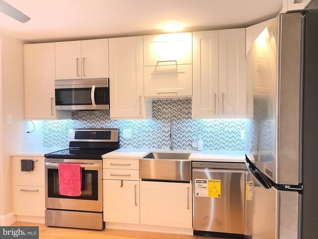 property at 5 Algonquin Ct