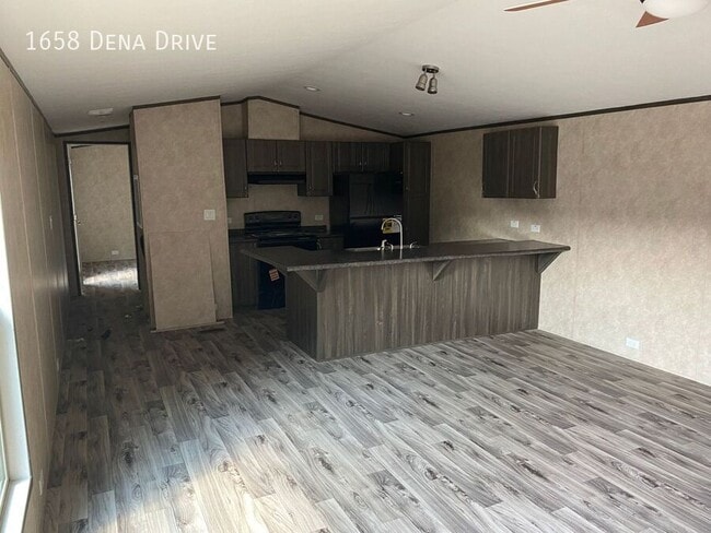 1658 Dena Dr in Memphis, TN - Building Photo - Building Photo