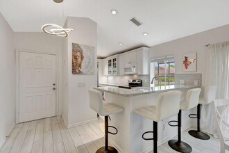 15 Admirals Ct in Palm Beach Gardens, FL - Building Photo - Building Photo