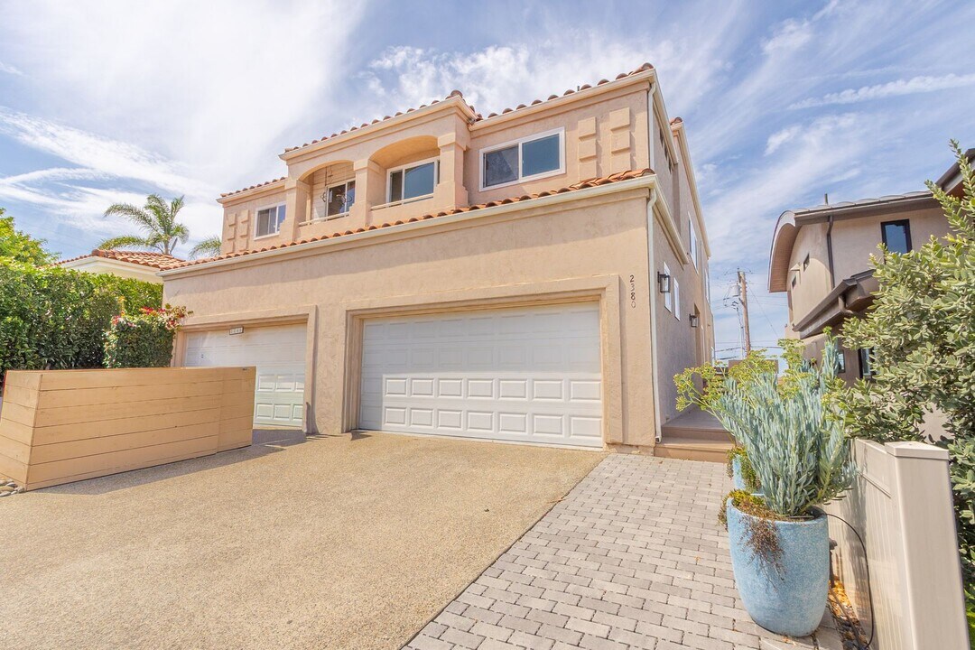 2380 Manchester Ave in Encinitas, CA - Building Photo