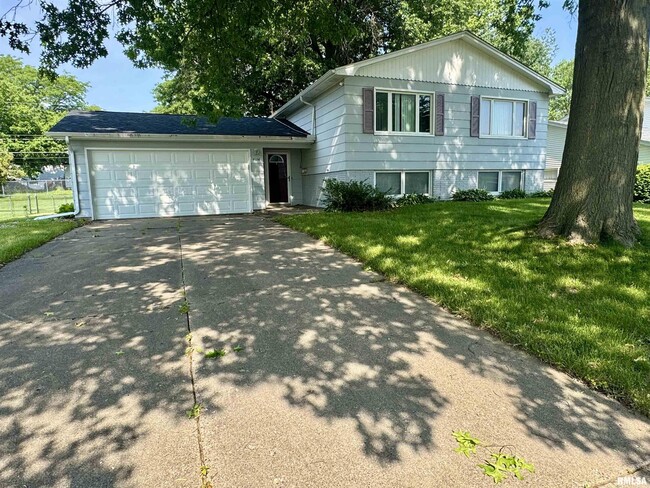 property at 4624 N Main St