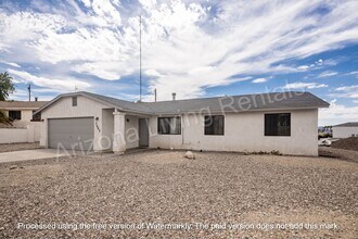 3602 Pelican Plaza in Lake Havasu City, AZ - Foto de edificio - Building Photo