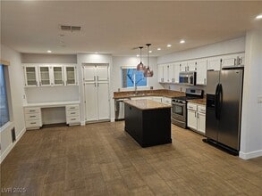 9520 Rancho Palmas Dr in Las Vegas, NV - Building Photo - Building Photo