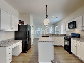 2023 Jerimouth Dr, Unit 303 in Apex, NC - Building Photo - Building Photo