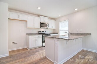 5155 Hyrule Dr in Charlotte, NC - Building Photo - Building Photo