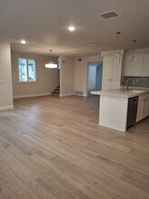 358 Walnut Ave in Carlsbad, CA - Foto de edificio - Building Photo