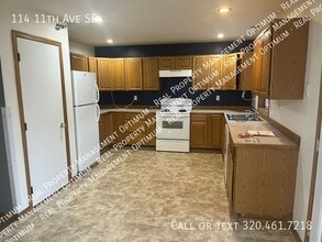 114 11th Ave SE in Elbow Lake, MN - Foto de edificio - Building Photo