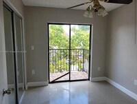 2330 W 60th St in Hialeah, FL - Foto de edificio - Building Photo