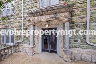 1116 Poplar Ave in Memphis, TN - Building Photo - Building Photo
