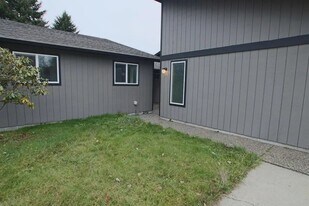 290-292 65th Ct SW in Tumwater, WA - Building Photo