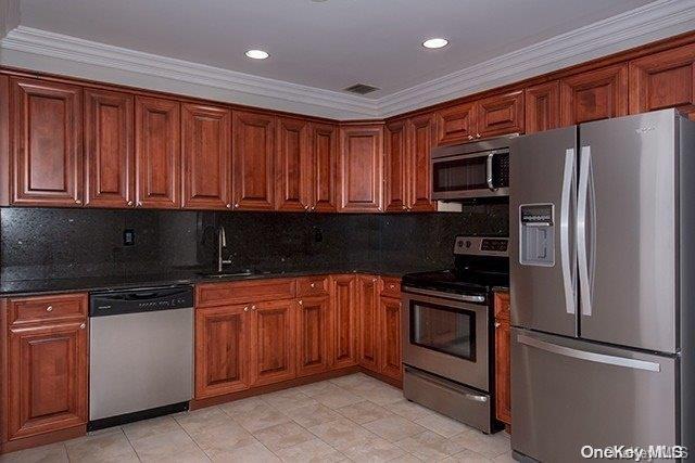 29 Sylvan Ln in Port Jefferson Station, NY - Foto de edificio - Building Photo